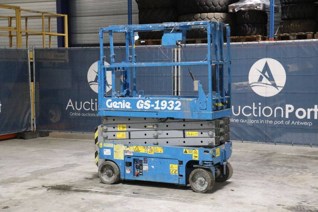 Scissor lift Genie GS-1932 Electric 7.6m 2007