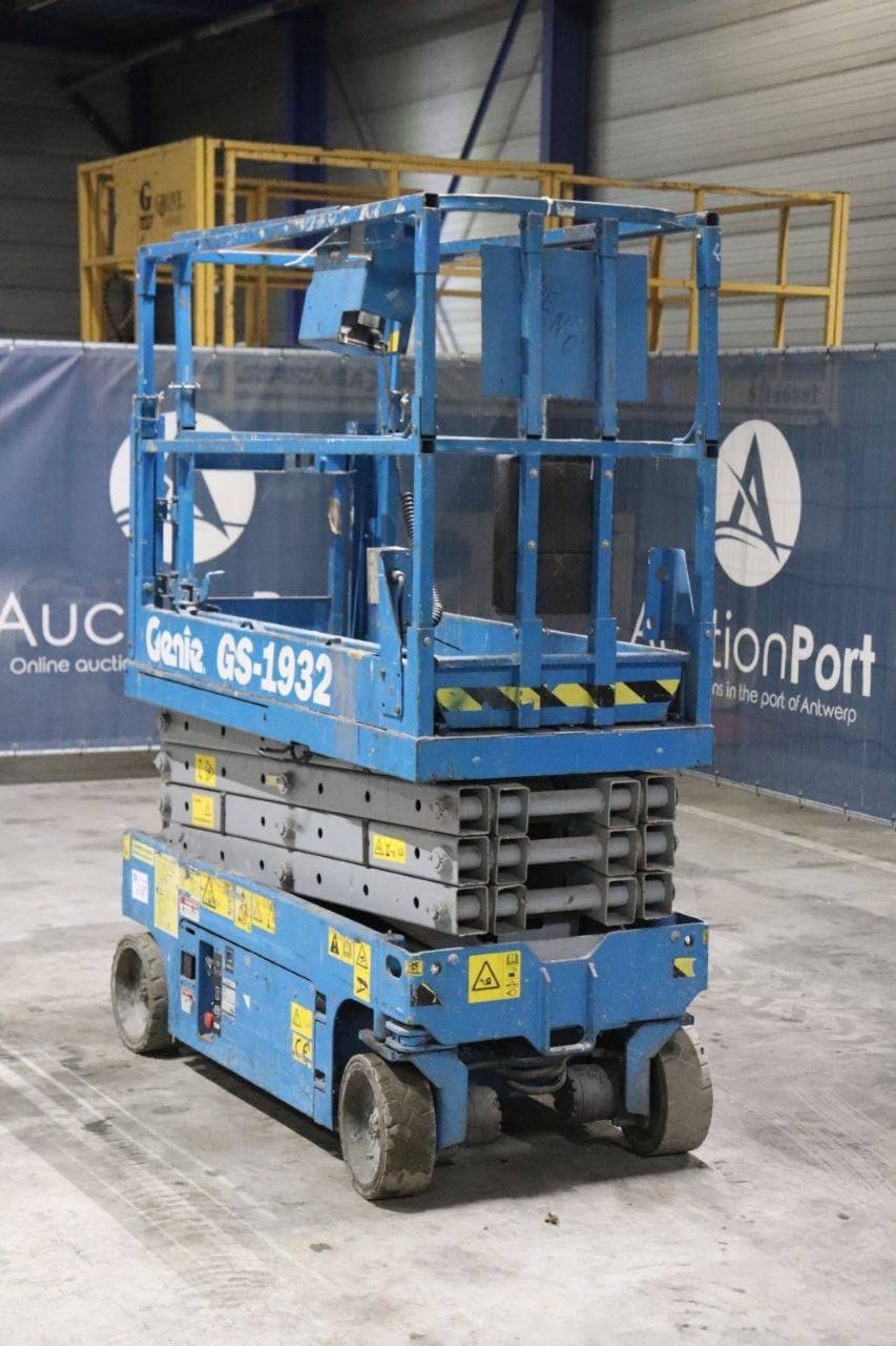 Scissor lift Genie GS-1932 Electric 7.6m 2007