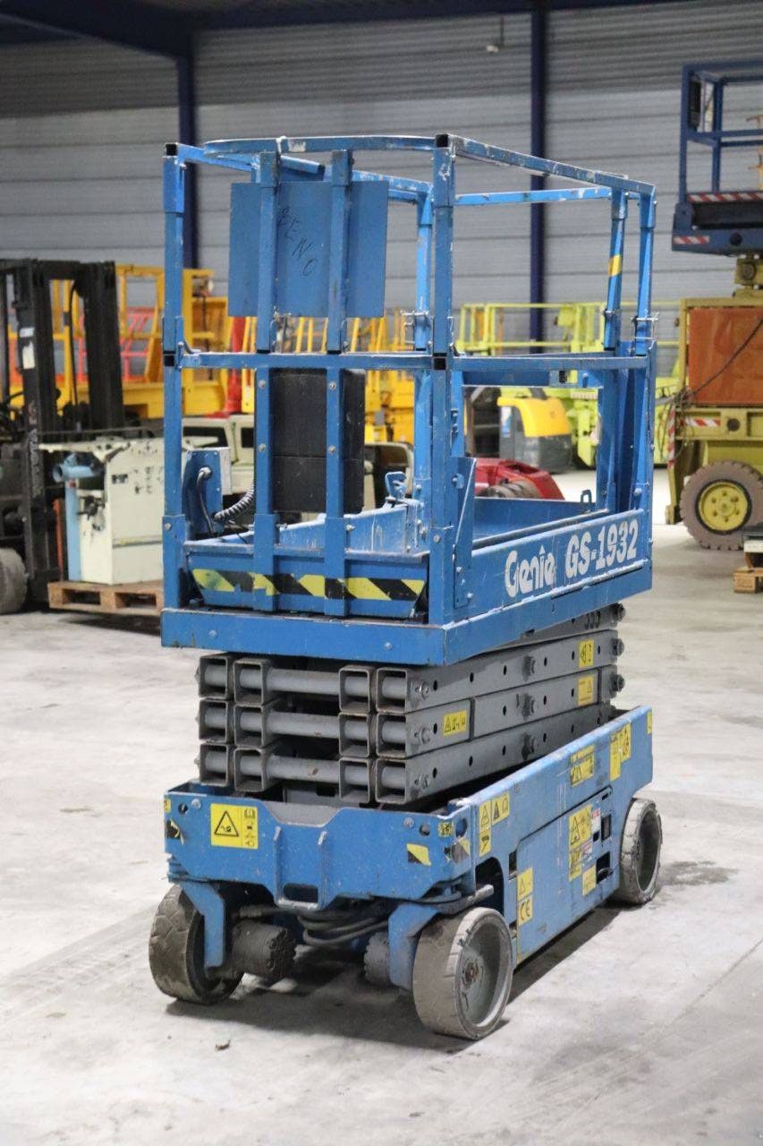 Scissor lift Genie GS-1932 Electric 7.6m 2007