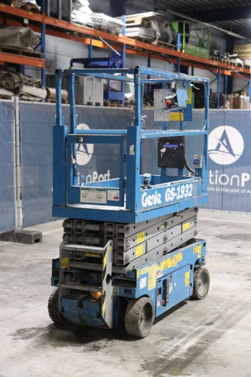 Scissor lift Genie GS-1932 Electric 7.6m 2007