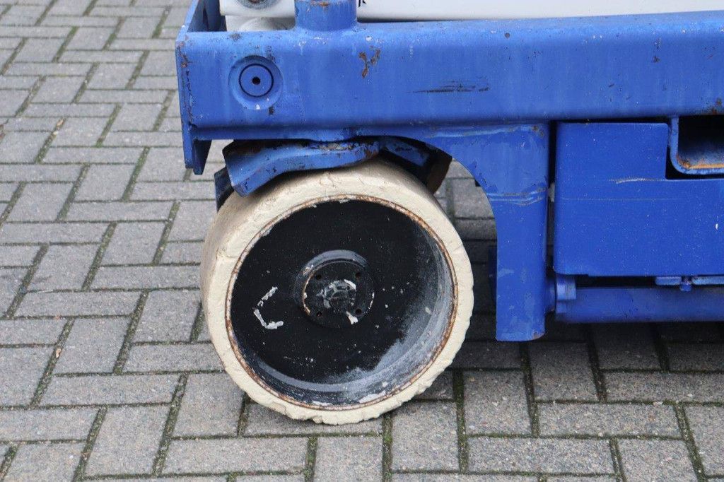 Scissor lift Haulotte COMPACT 8 Electric 8.2m 2011