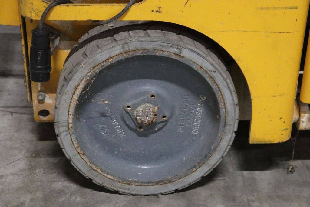 Scissor lift Haulotte Compact 10 Electric 450kg 10m 2008