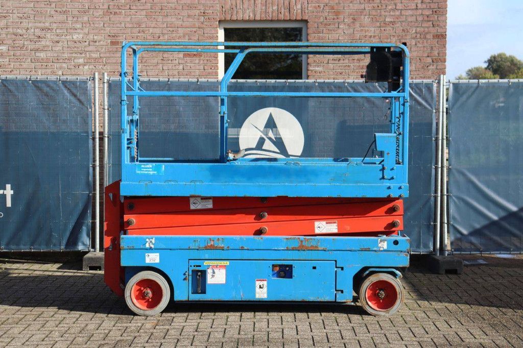 Scissor lift Mantall XE 80 C Electric 2014