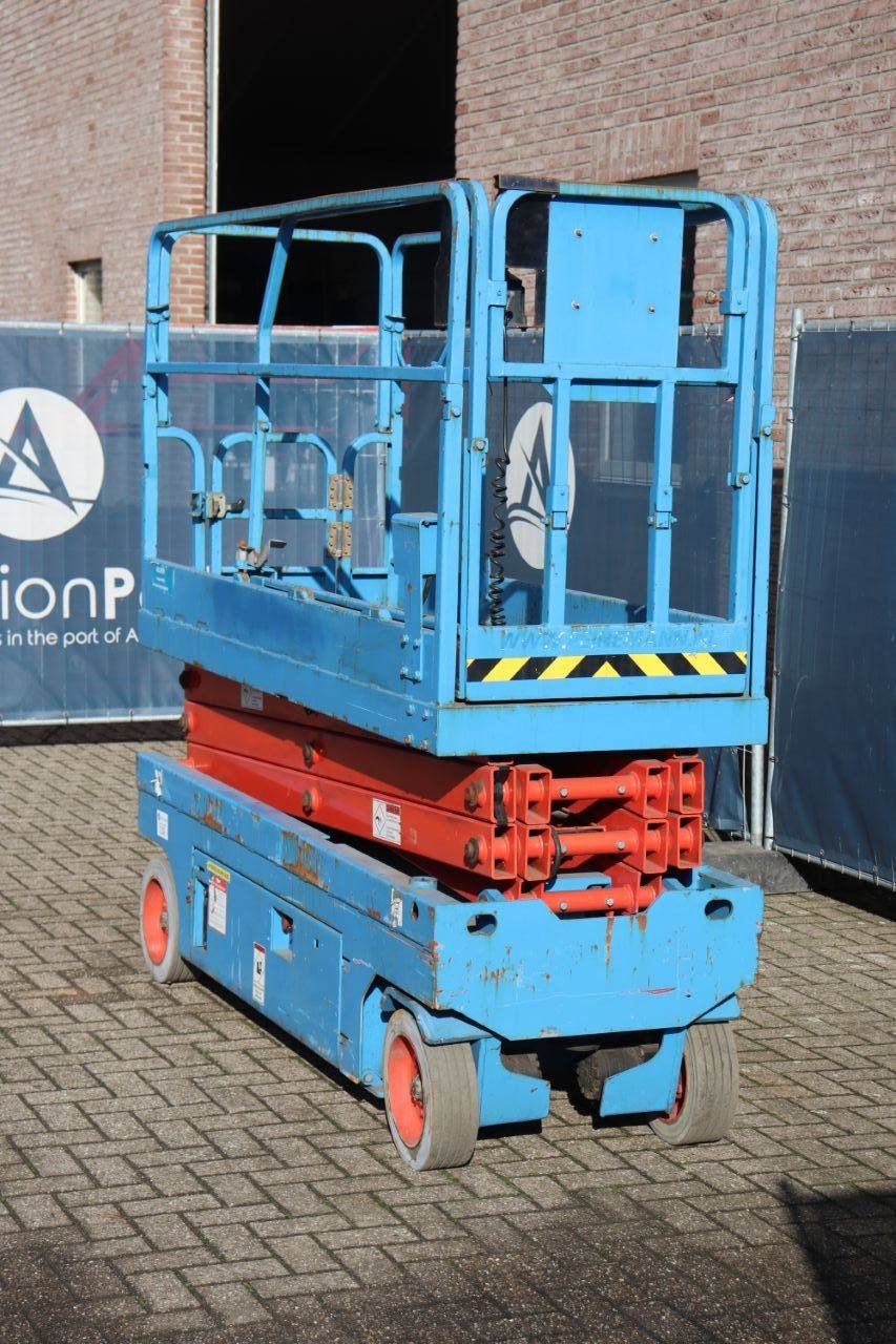 Scissor lift Mantall XE 80 C Electric 2014