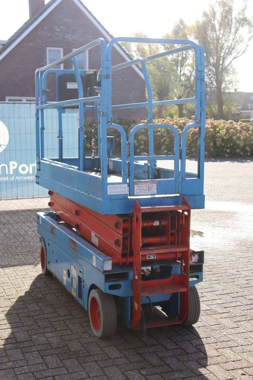 Scissor lift Mantall XE 80 C Electric 2014