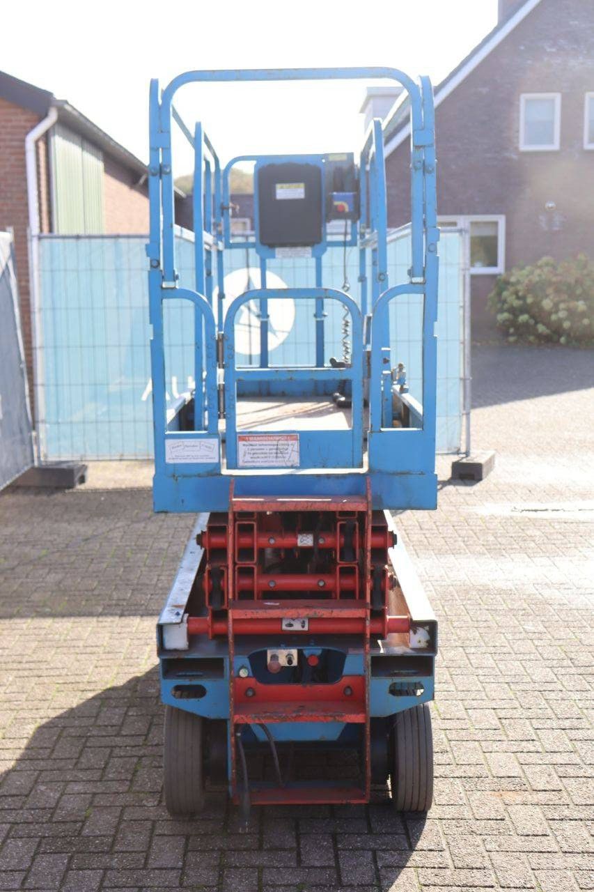 Scissor lift Mantall XE 80 C Electric 2014