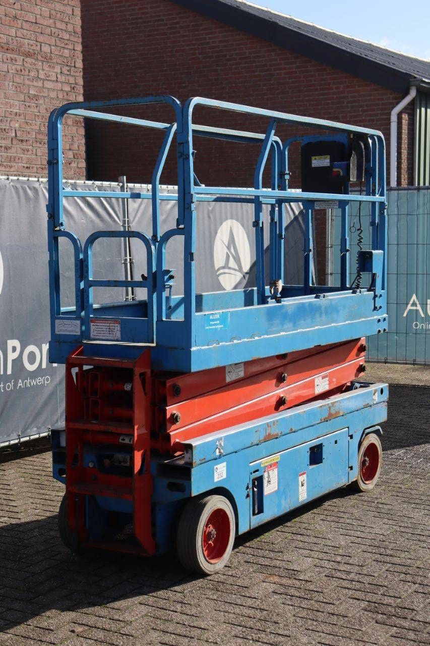 Scissor lift Mantall XE 80 C Electric 2014