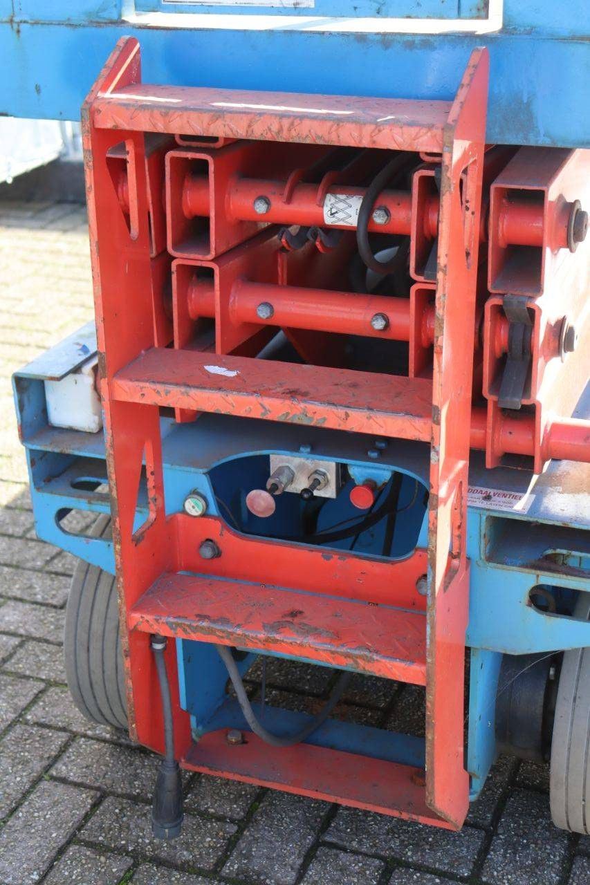 Scissor lift Mantall XE 80 C Electric 2014