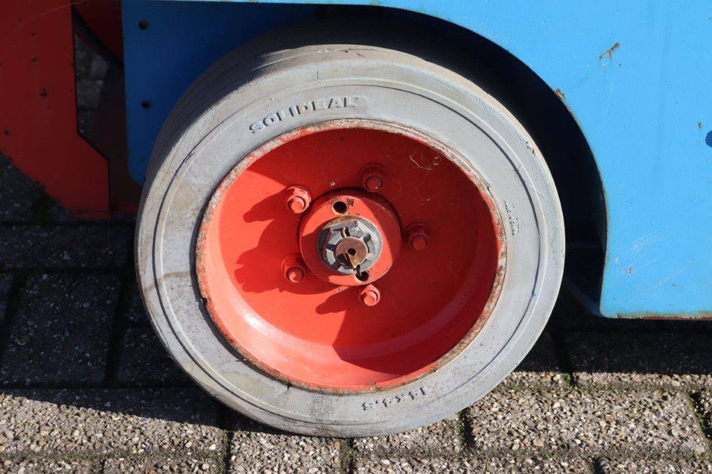 Scissor lift Mantall XE 80 C Electric 2014