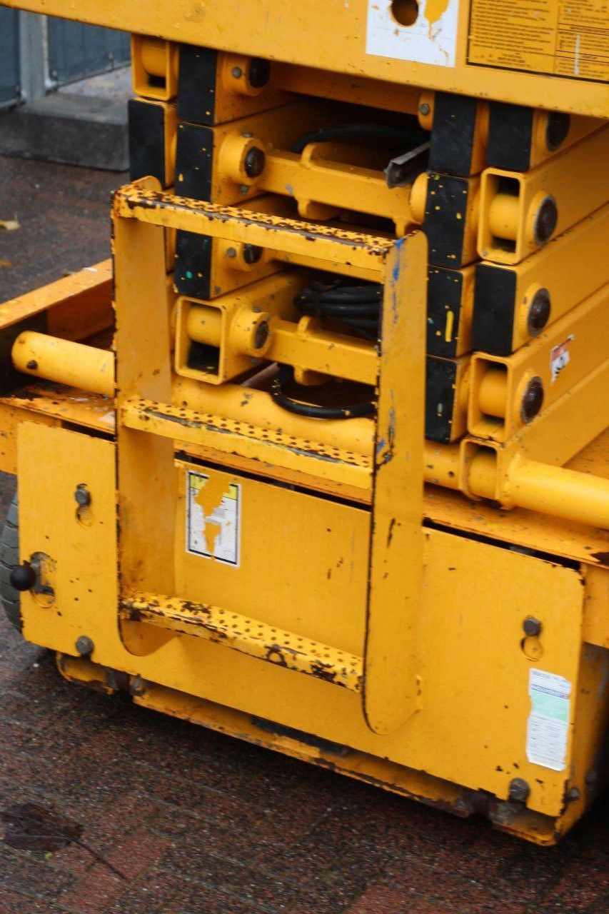 Scherenarbeitsbühne Haulotte Compact 12 Electric 11,75 m 2016