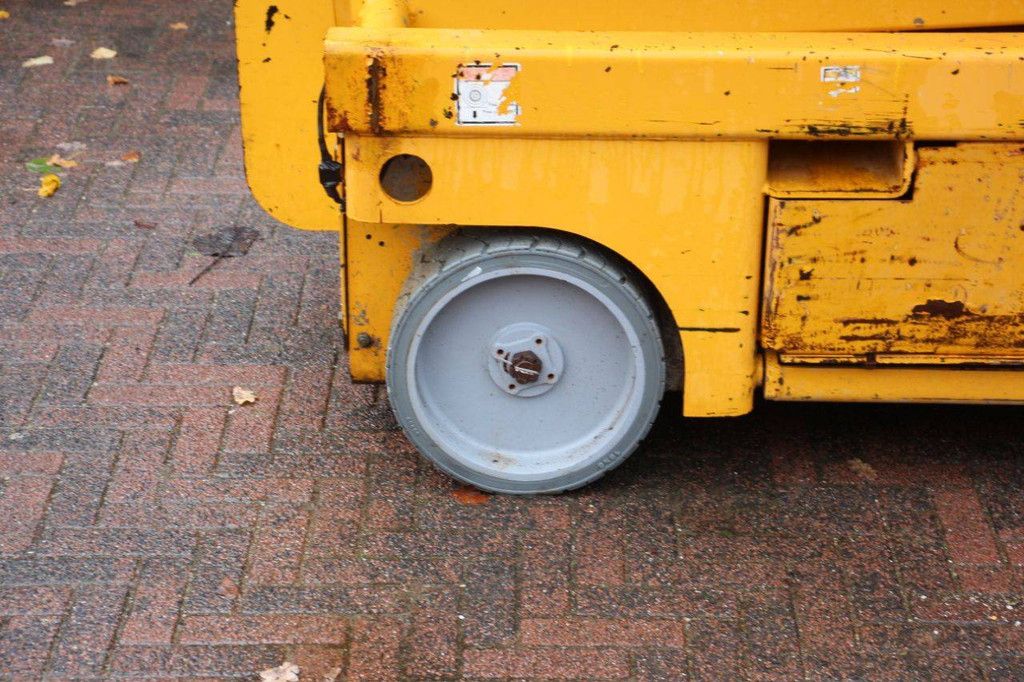 Scherenarbeitsbühne Haulotte Compact 12 Electric 11,75 m 2016