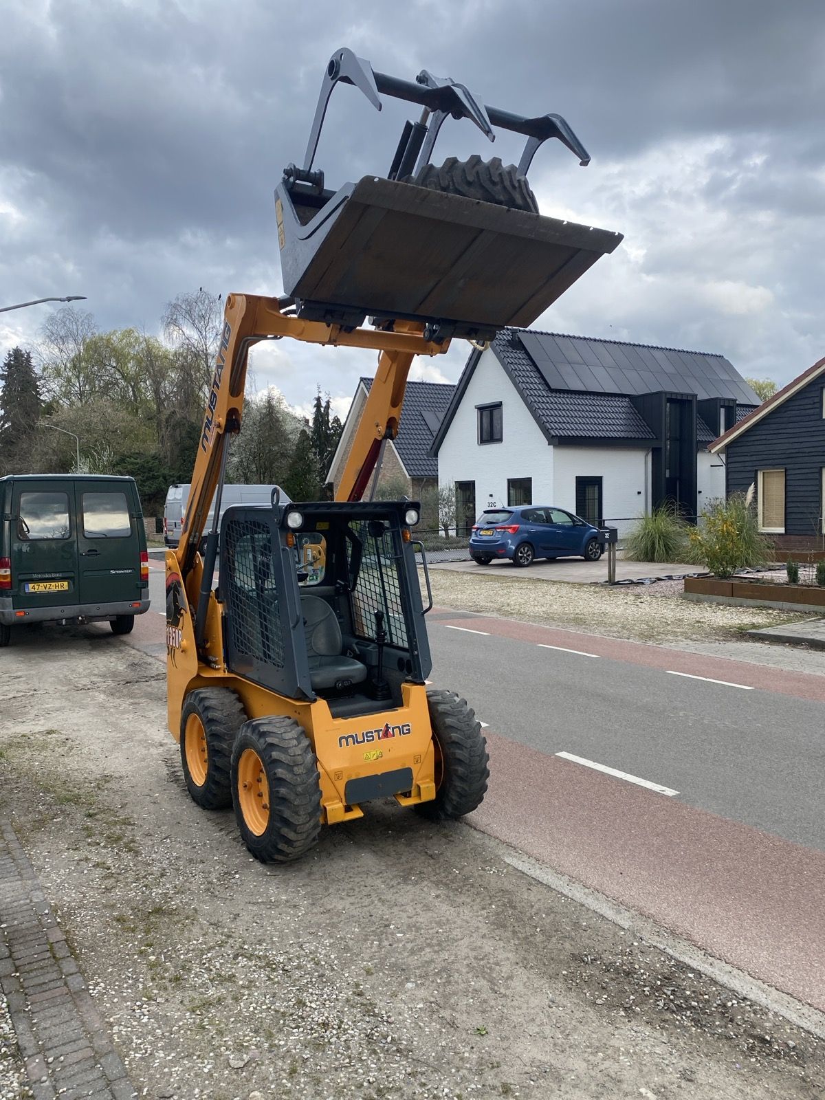 Mustang 1350 R Bobcat slechts 760 uhr gebruikt in manege