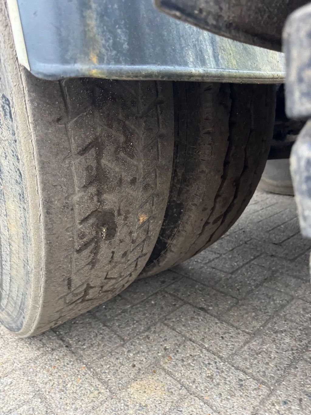 MAN 33.403 **BELGIAN TRUCK-FULL STEEL-MANUAL PUMP**