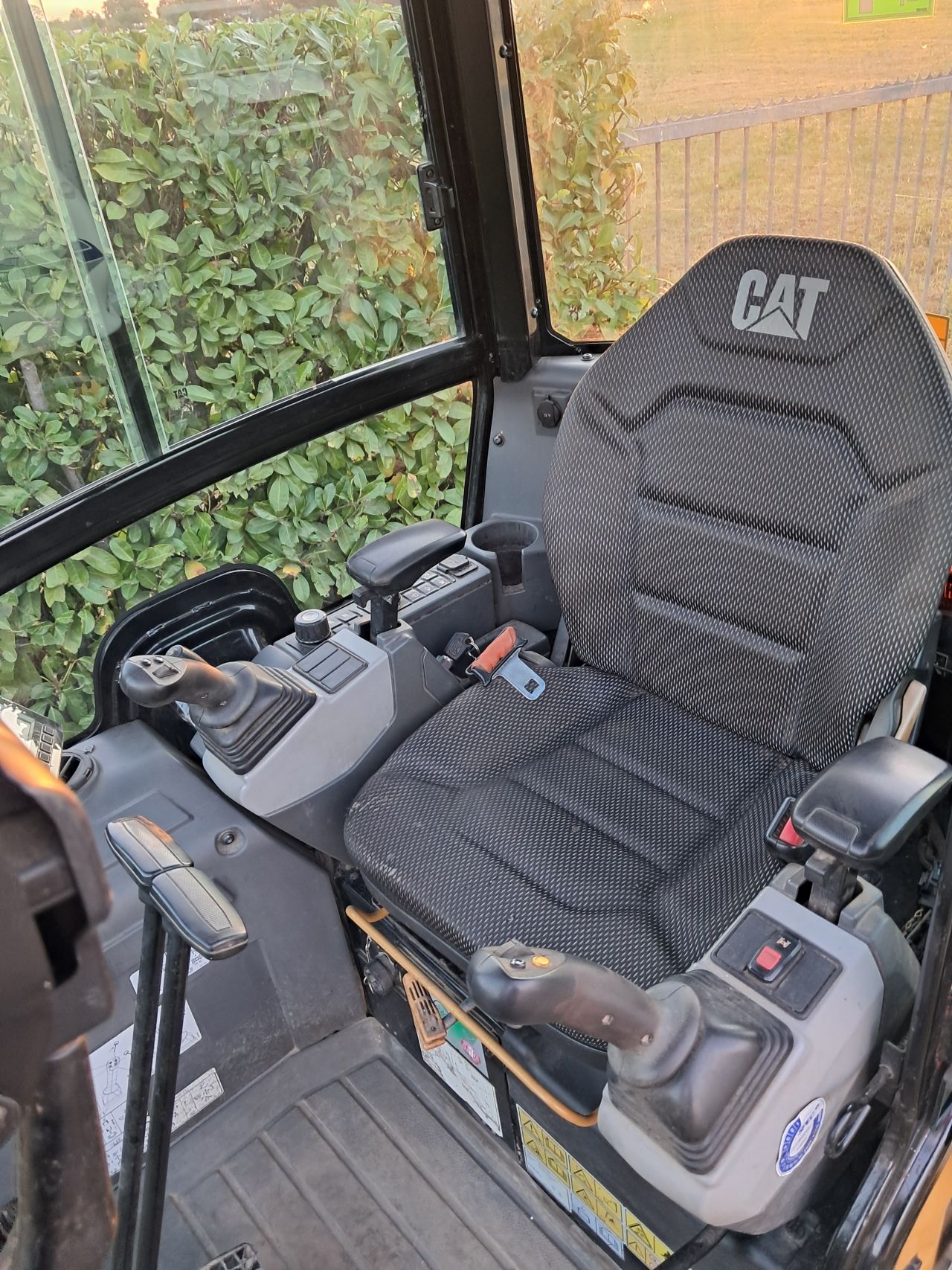 Minigraver Caterpillar 302 CR ( Bj 2020 ) Sloop-sorteer / Kraan