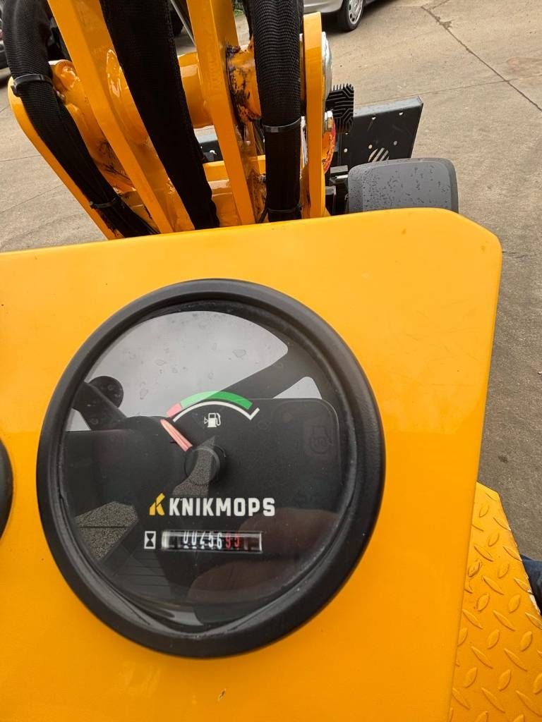 Knikmops KM 130