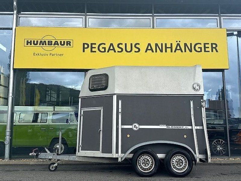 Blomert 2 Pferde Holz/Poly Sattelkammer 2t.