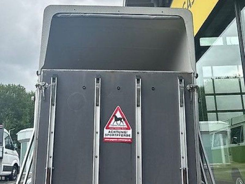 Blomert 2 Pferde Holz/Poly Sattelkammer 2t.