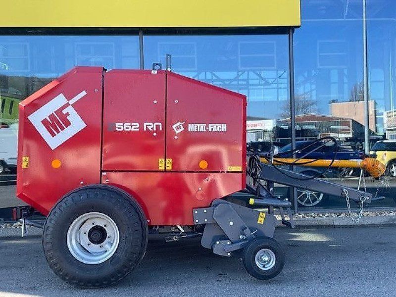 Metal-Fach Rundballenpresse Z562 RN
