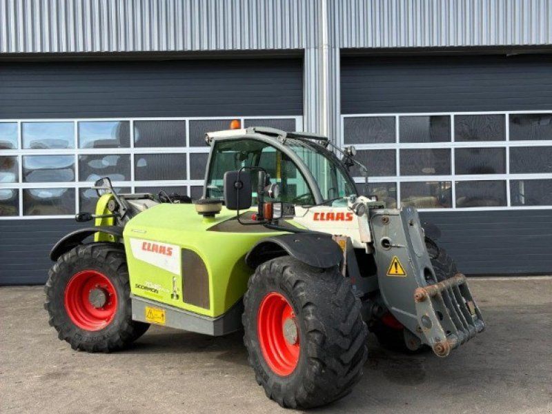 Claas Scorpion 7045