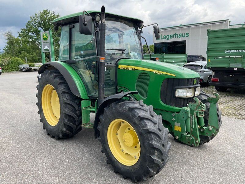 John Deere 5820