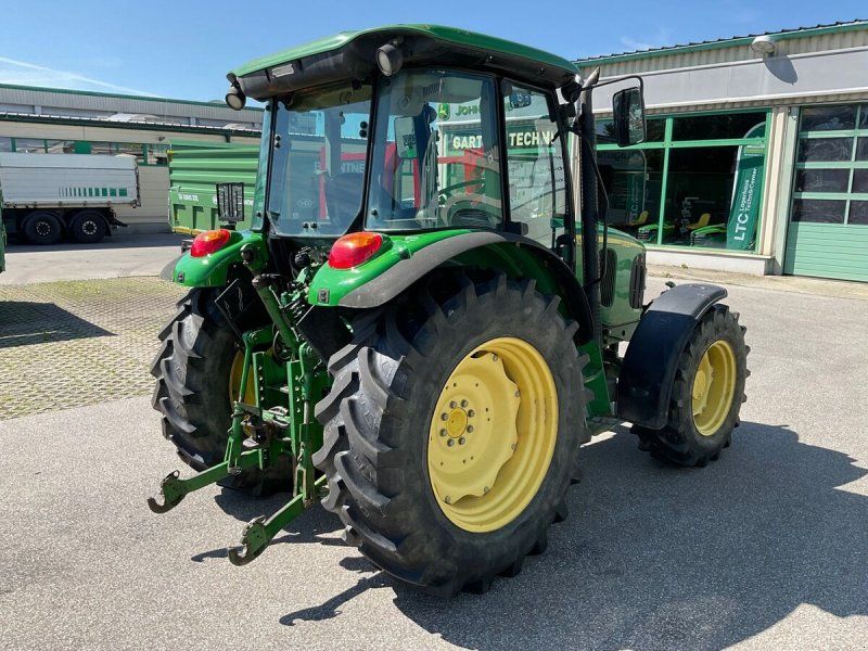 John Deere 5820