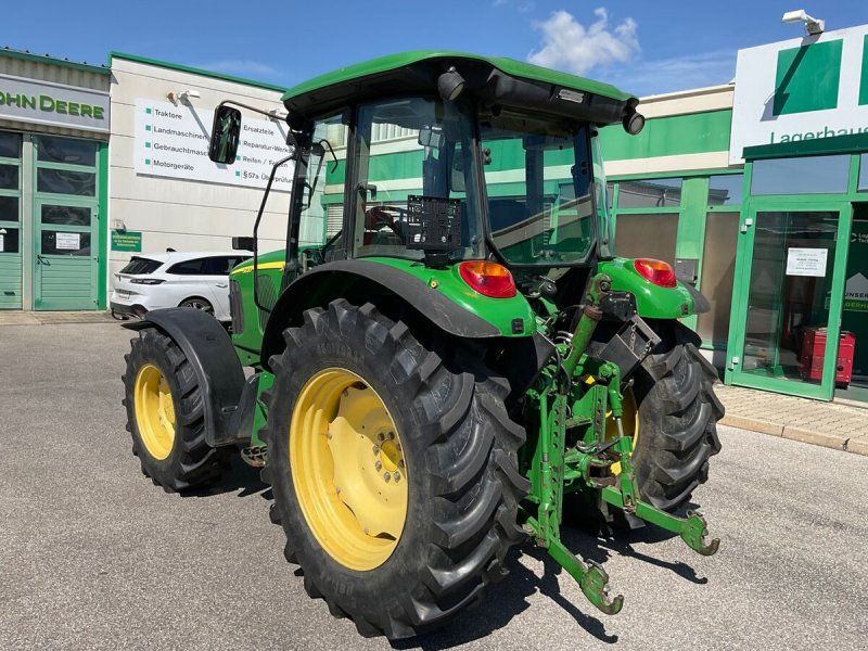 John Deere 5820
