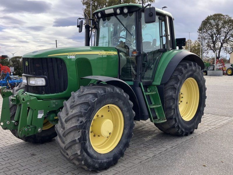John Deere 6920