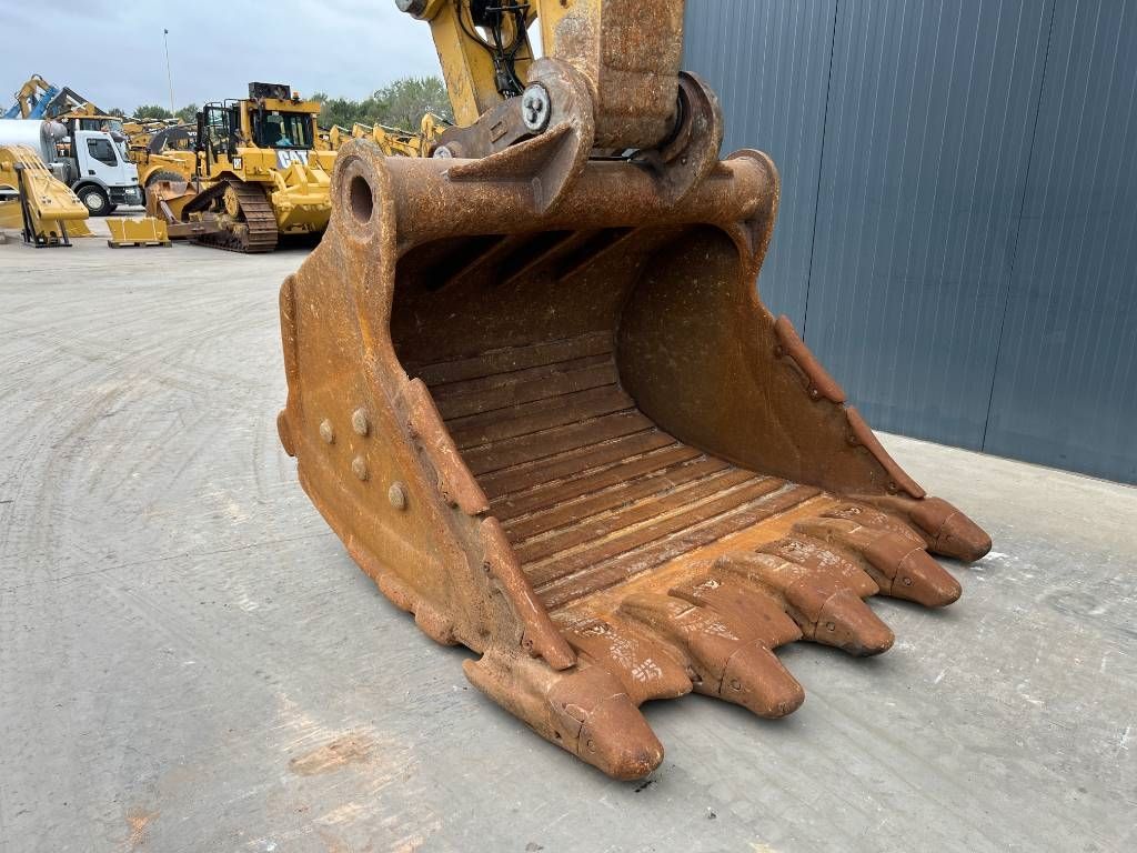CAT 352F
