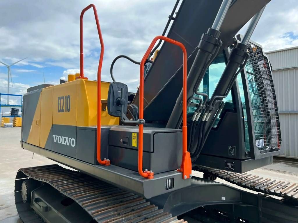 Volvo EC210