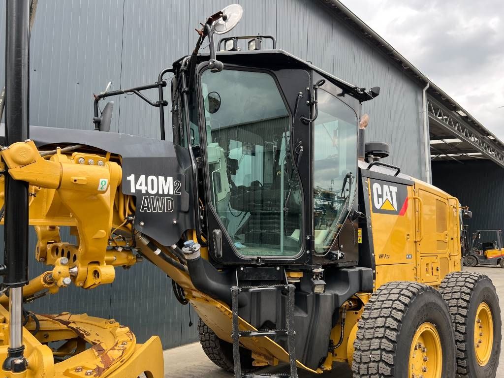 CAT 140M2 AWD