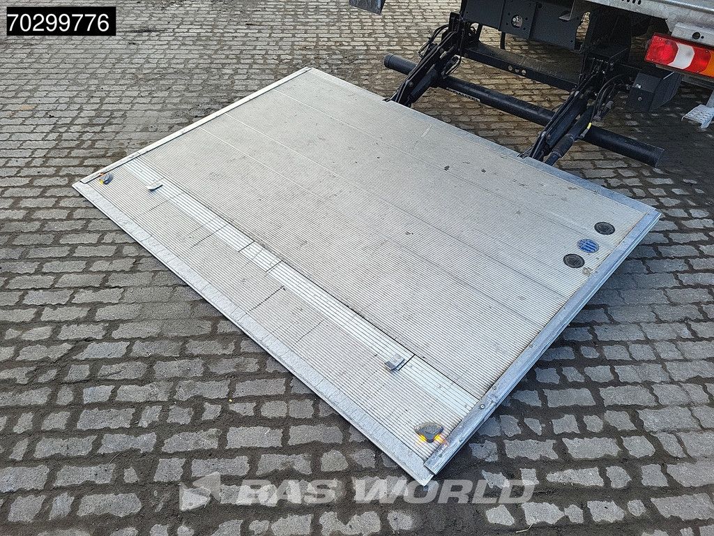 Mercedes Atego 818 4X2 8 tonner Automatic Ladebordwand Euro 6