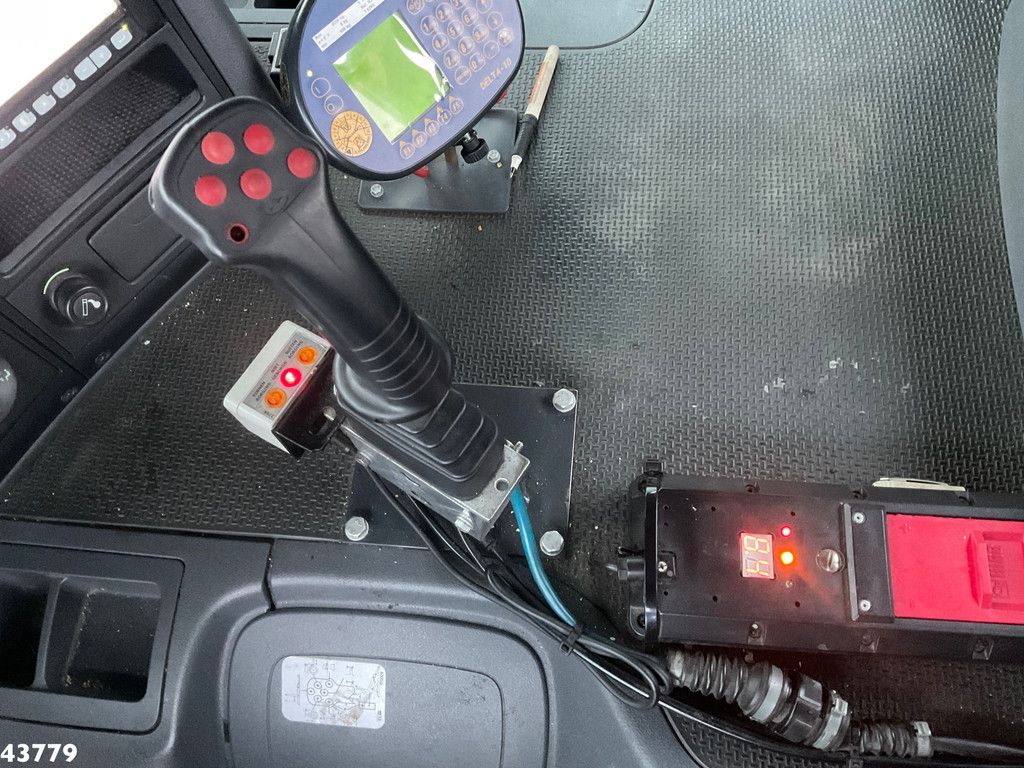 Scania P 360 8x2 Hiab 21 Tonmeter laadkraan