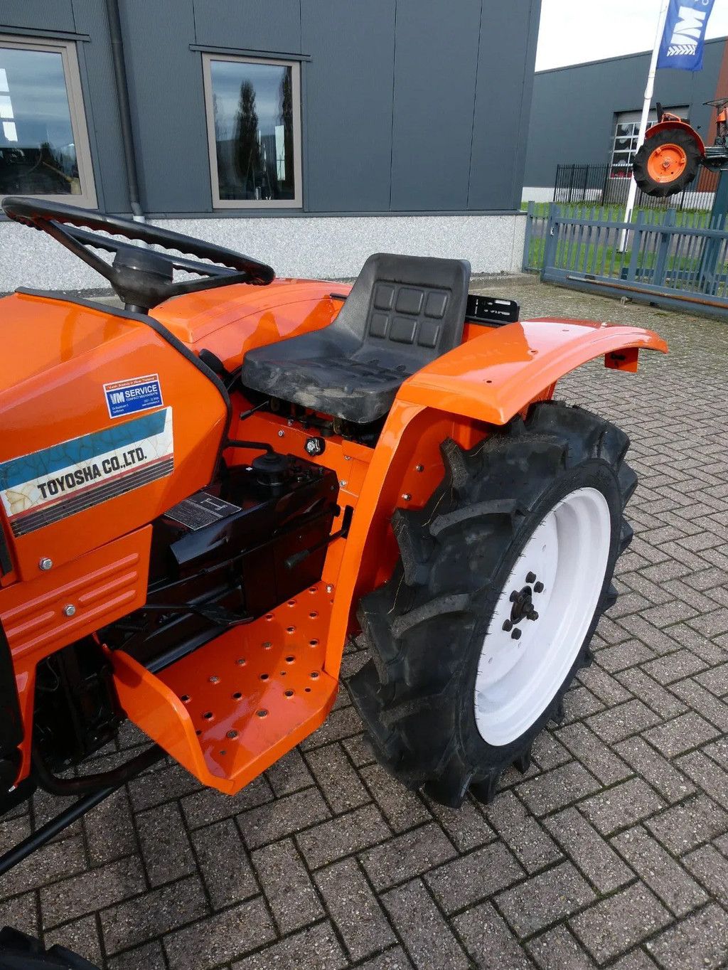 Hinomoto E1804 4wd / 1281 Draaiuren / Miditrekker