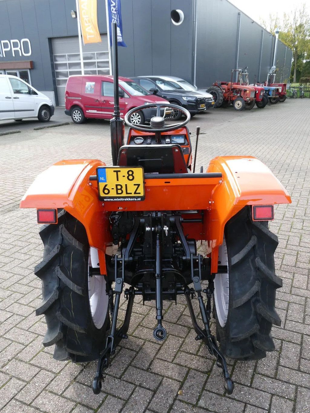 Hinomoto E1804 4wd / 1281 Draaiuren / Miditrekker