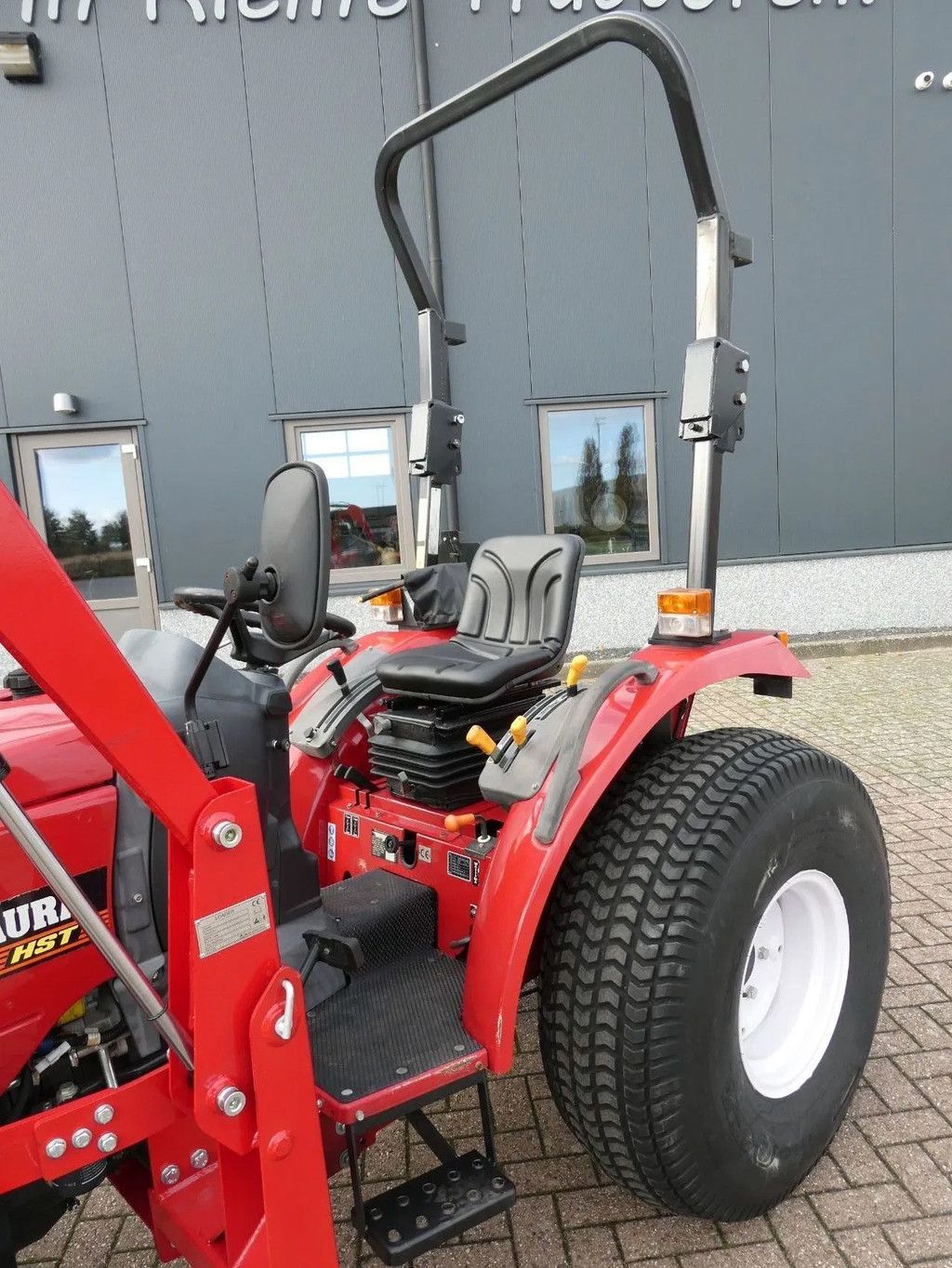 Shibaura ST330 4wd HST / 0266 Draaiuren / Voorlader