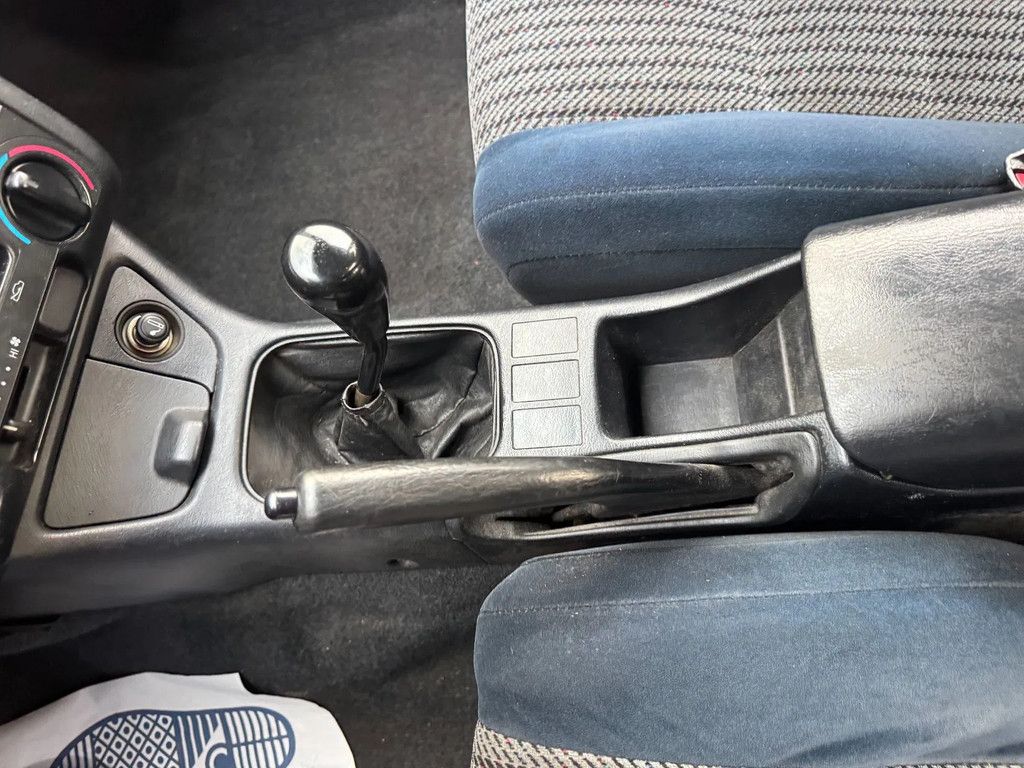 Toyota Carina E **2.0 PETROL-ESSENCE**