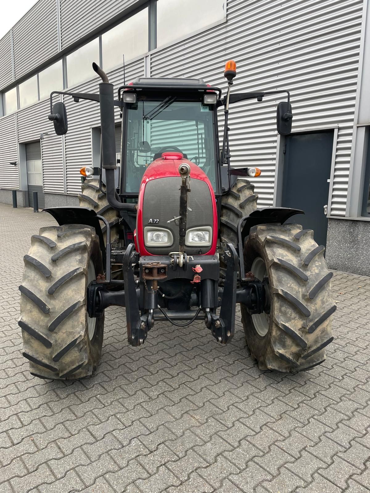 Valtra A72 met fronthef tractor
