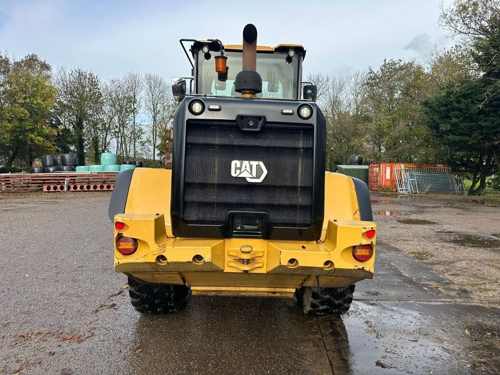 CAT 930 M - 4 new tires!