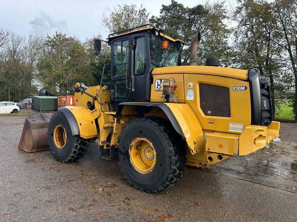 CAT 930 M - 4 new tires!