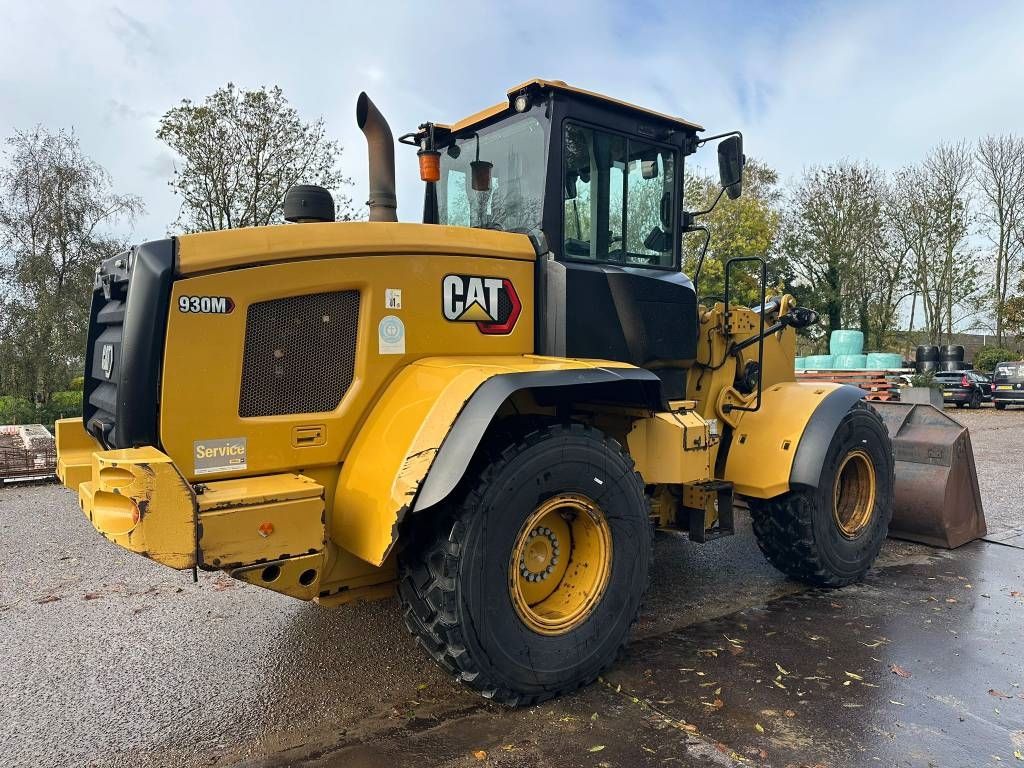 CAT 930 M - 4 new tires!