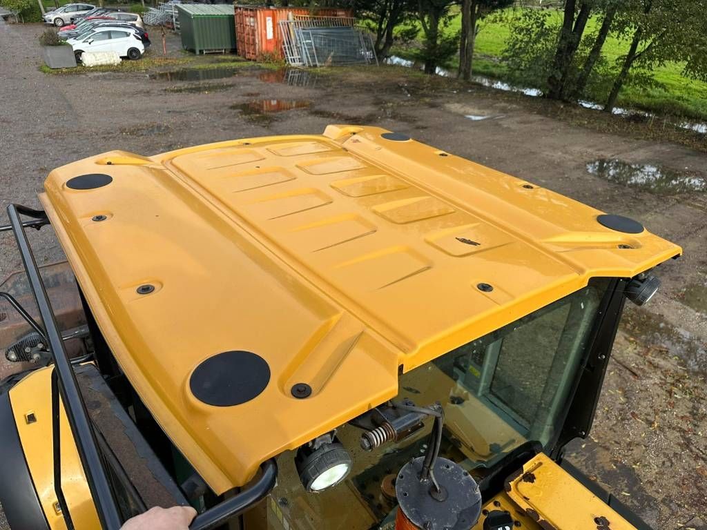 CAT 930 M - 4 new tires!