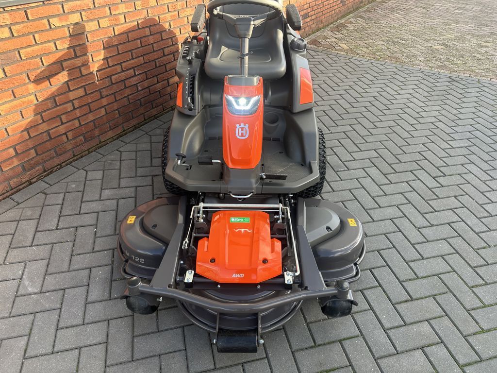 Husqvarna R420TSX AWD