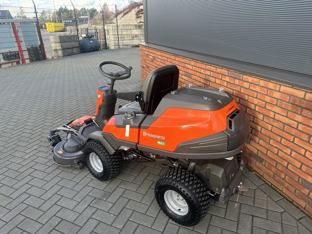 Husqvarna R420TSX AWD