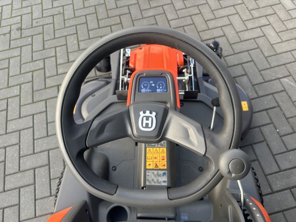 Husqvarna R420TSX AWD