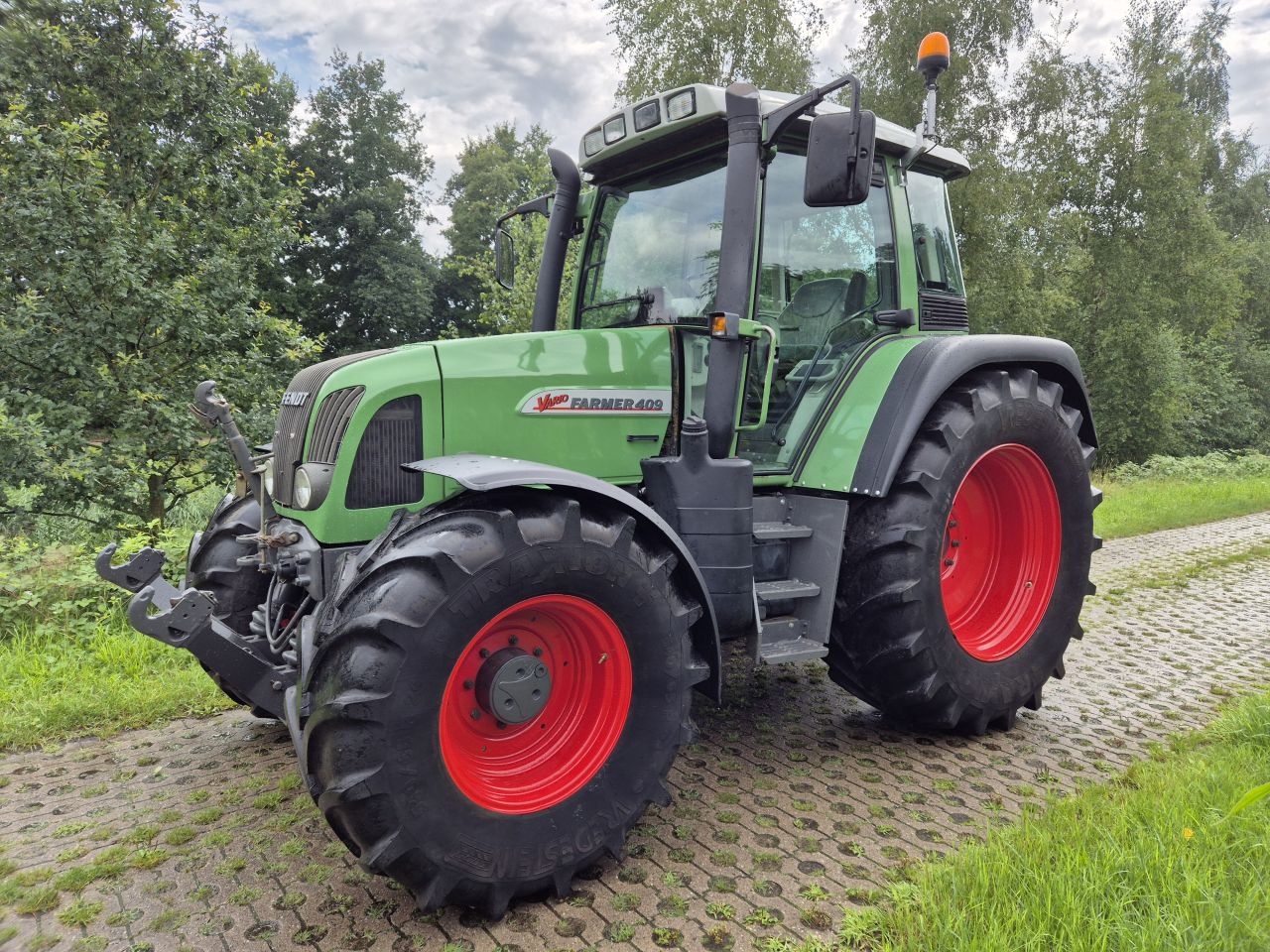 Fendt 409 vario met fronthef