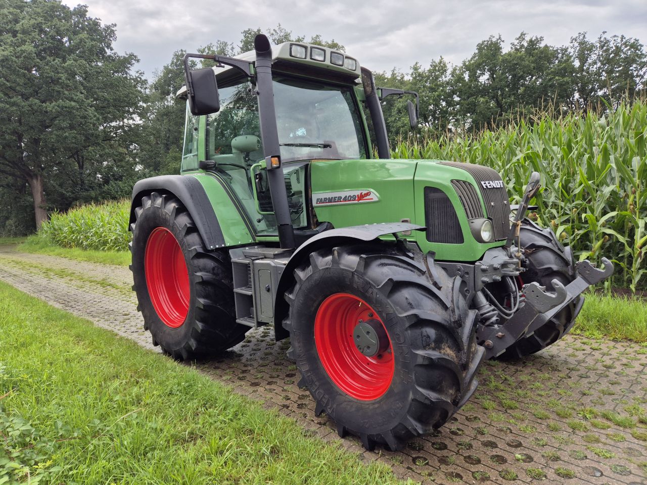 Fendt 409 vario met fronthef