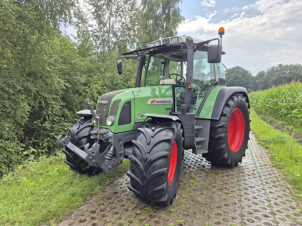 Fendt 409 vario met fronthef