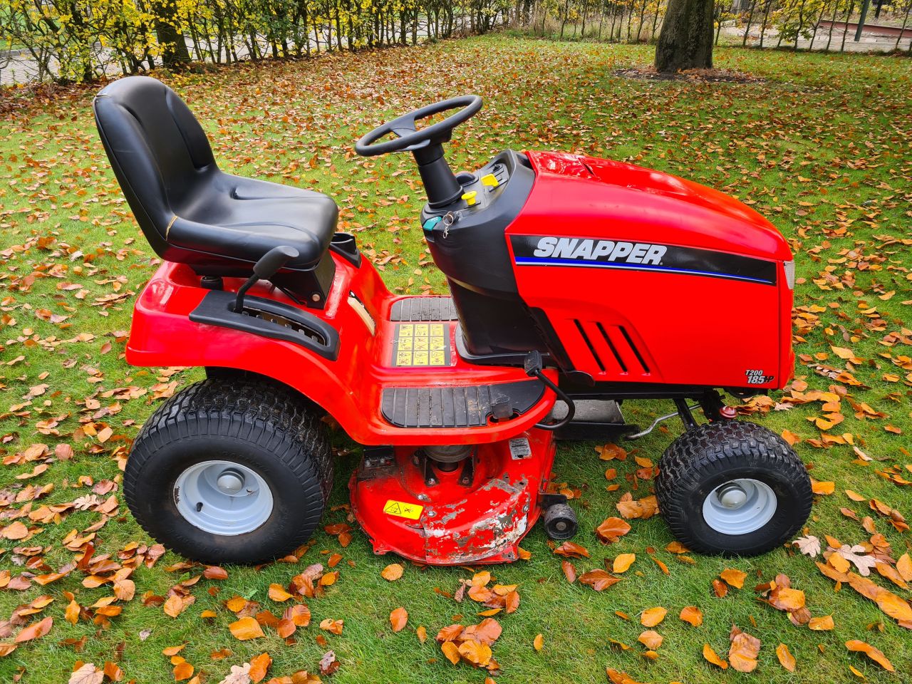 Snapper LT200 zitmaaier zijlosser 18.5 pk motor.