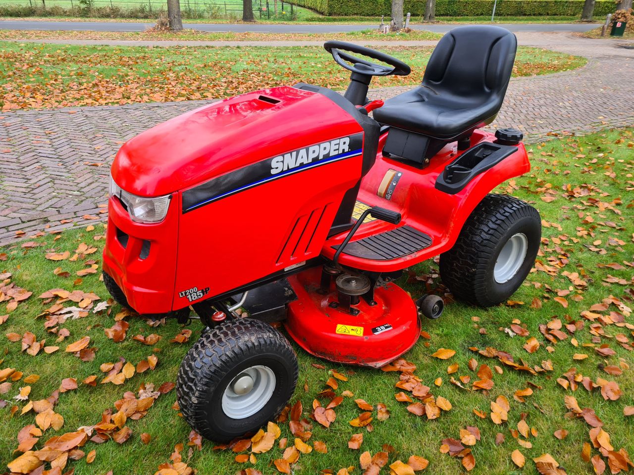 Snapper LT200 zitmaaier zijlosser 18.5 pk motor.