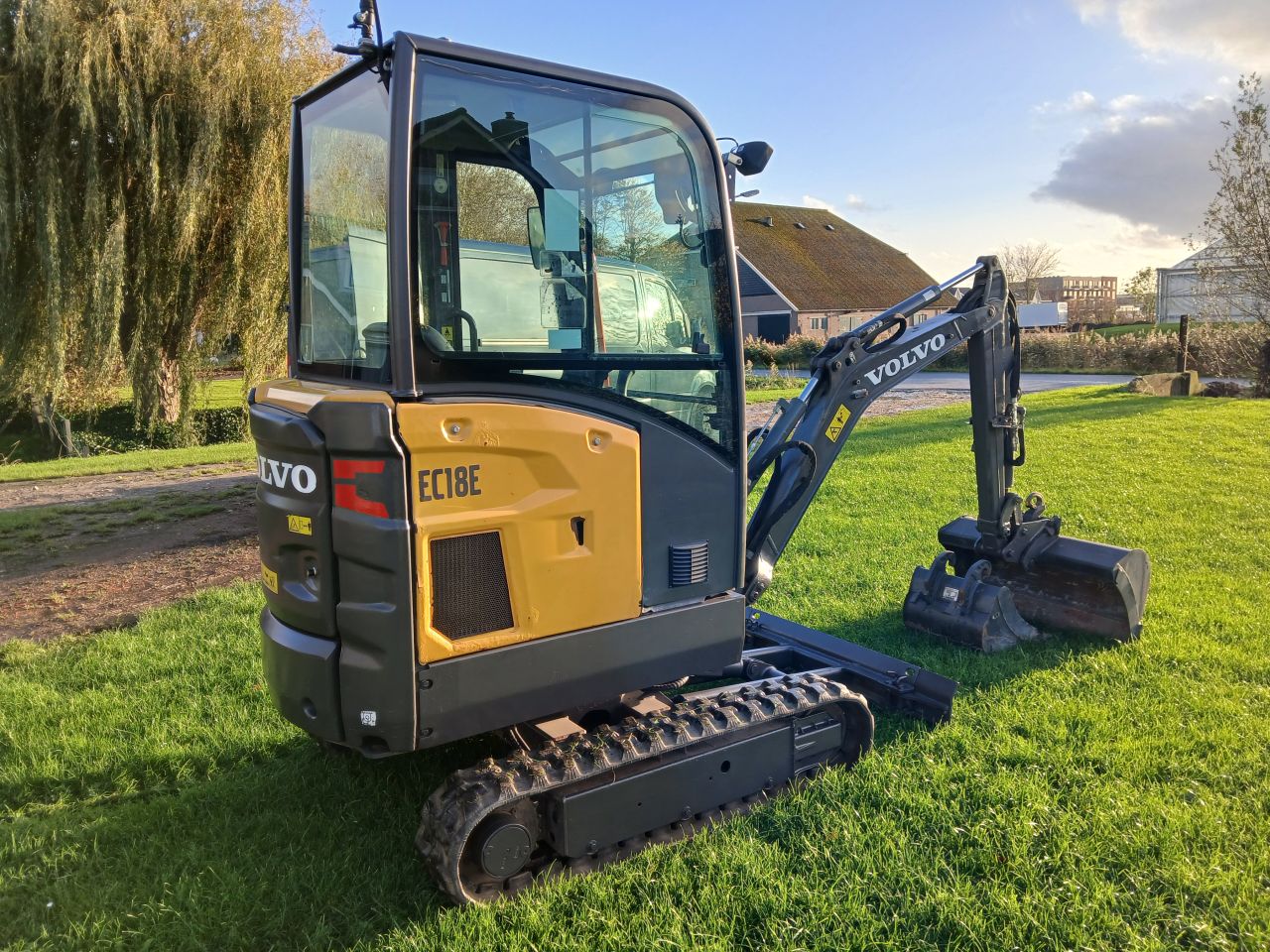 Volvo EC 18E 2021 mingraver extra functie koop/huur/lease